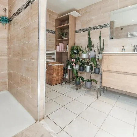 Holiday home In With Kitchen *